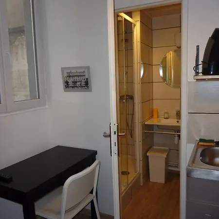 Joli Studio Au Calme En Face De La Gare