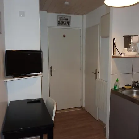 Joli Studio Au Calme En Face De La Gare